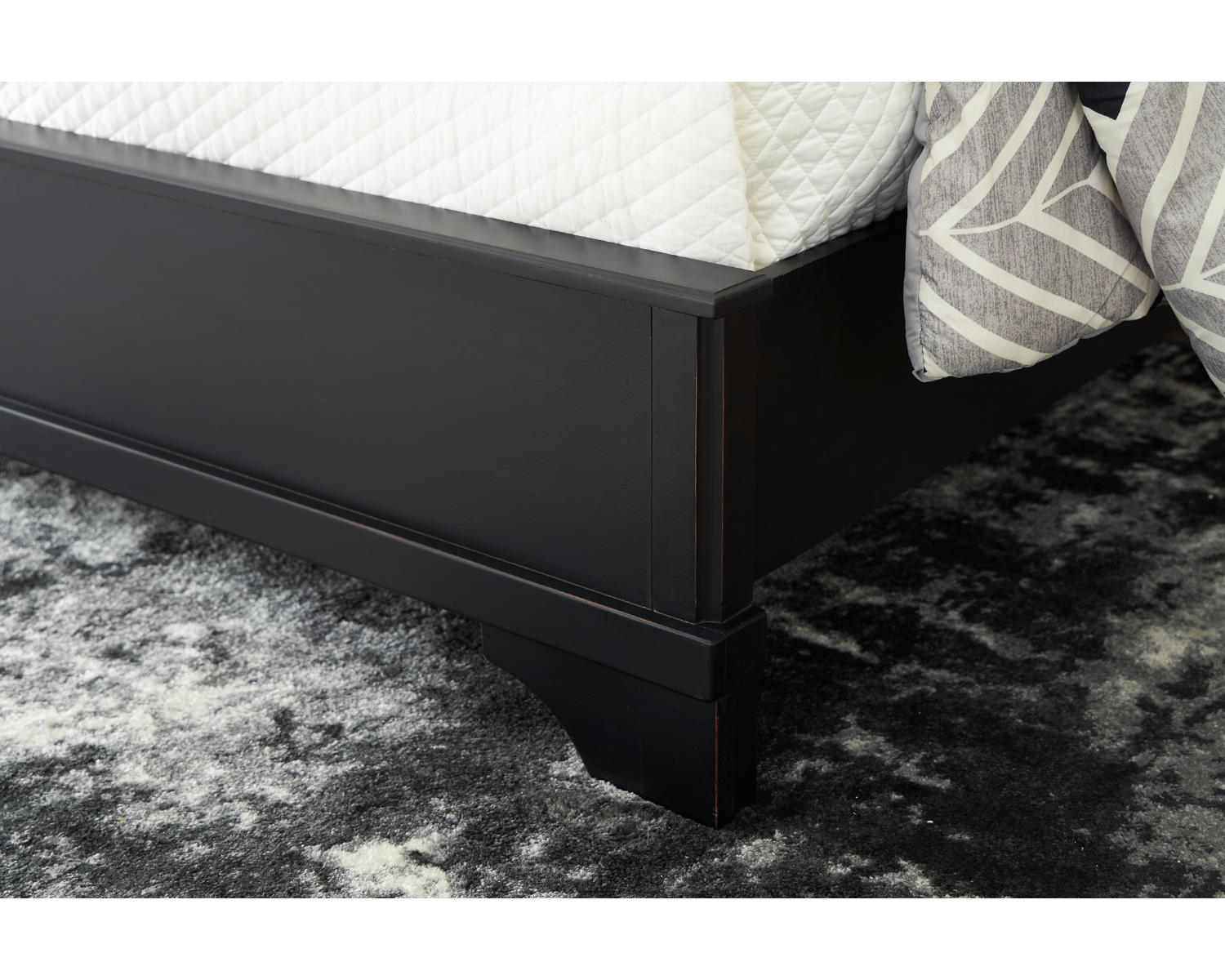 Chylanta Queen Sleigh Bed