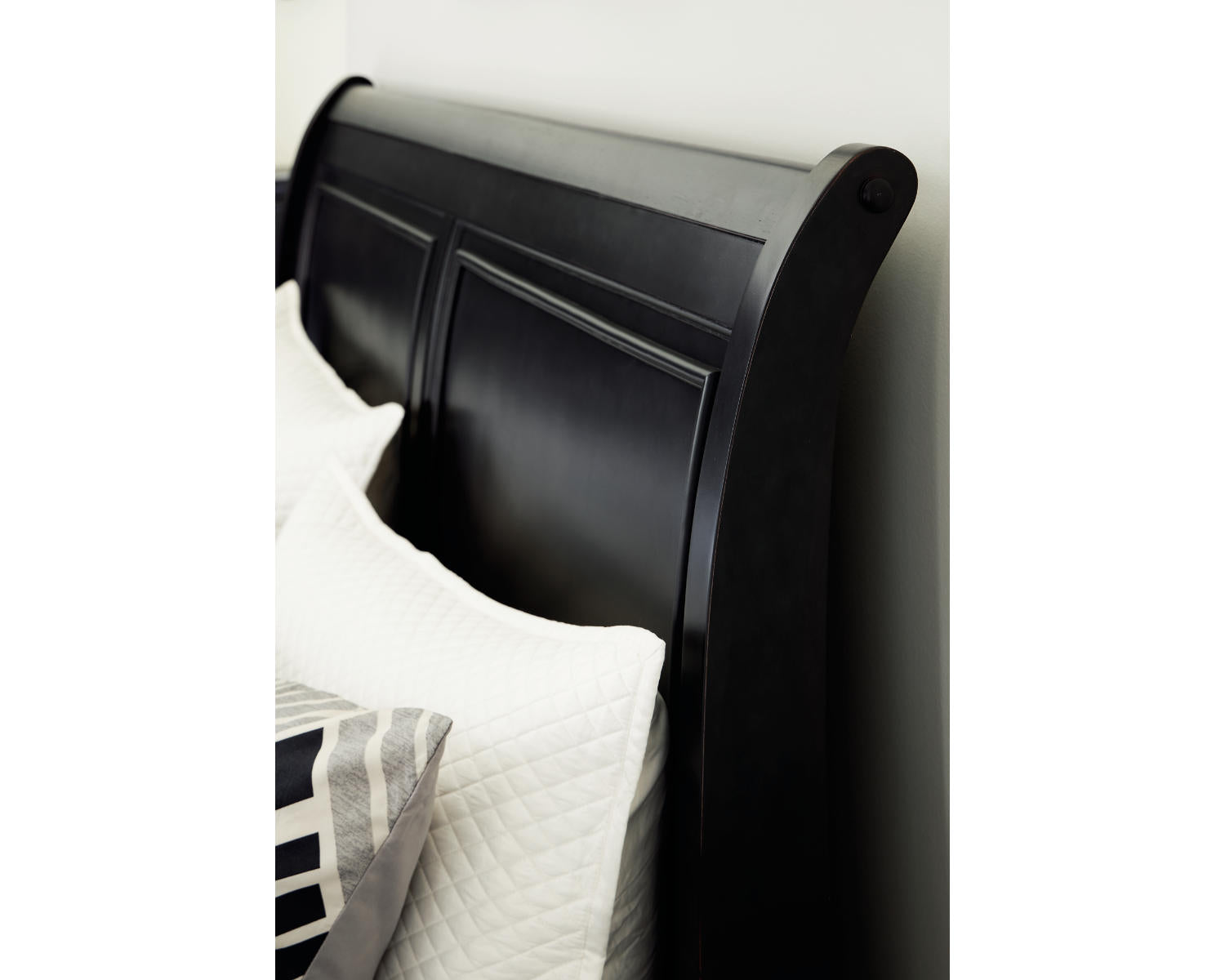 Chylanta King Sleigh Storage Bed