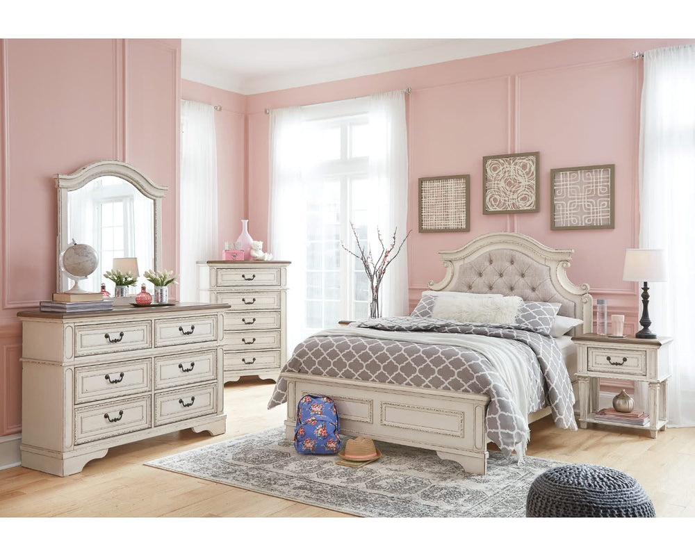 Realyn Full Panel Bed