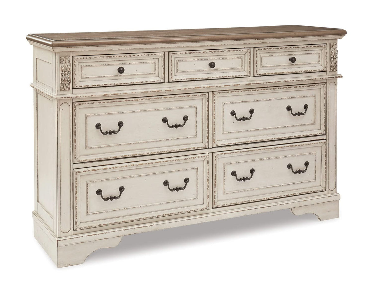 Realyn Queen Panel Bed, Dresser, Chest and 2 Nightstands