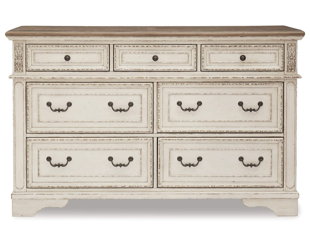 Realyn King Panel Bed, Dresser, Chest and 2 Nightstands