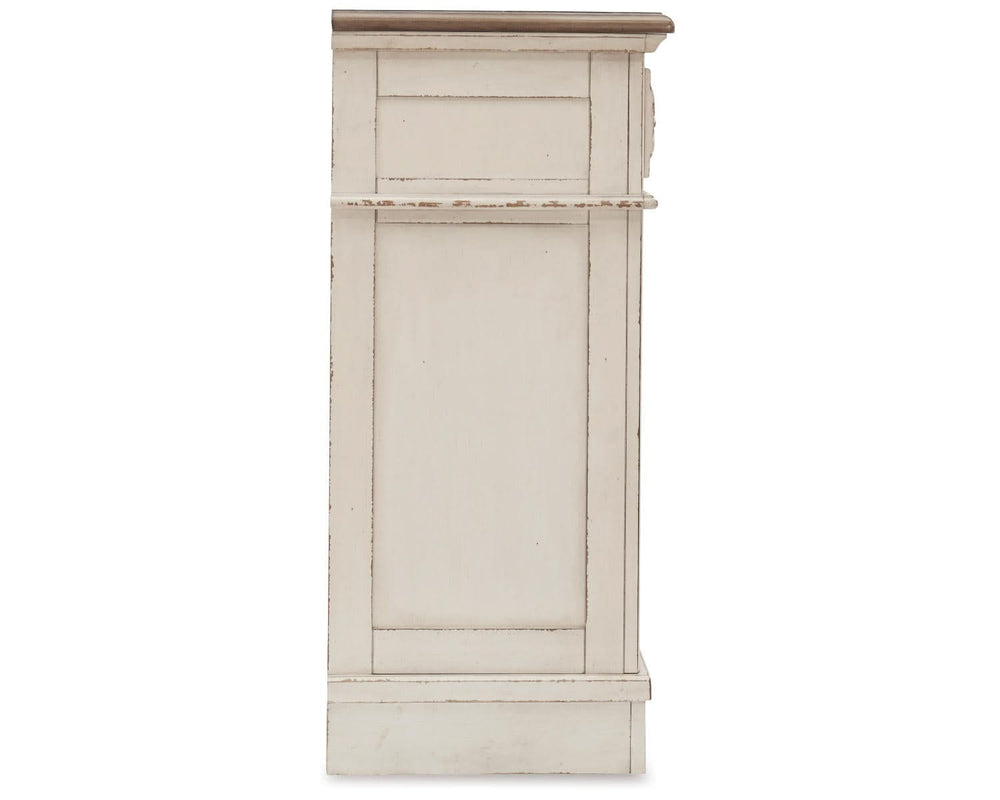 Realyn King Panel Bed, Dresser, Chest and 2 Nightstands