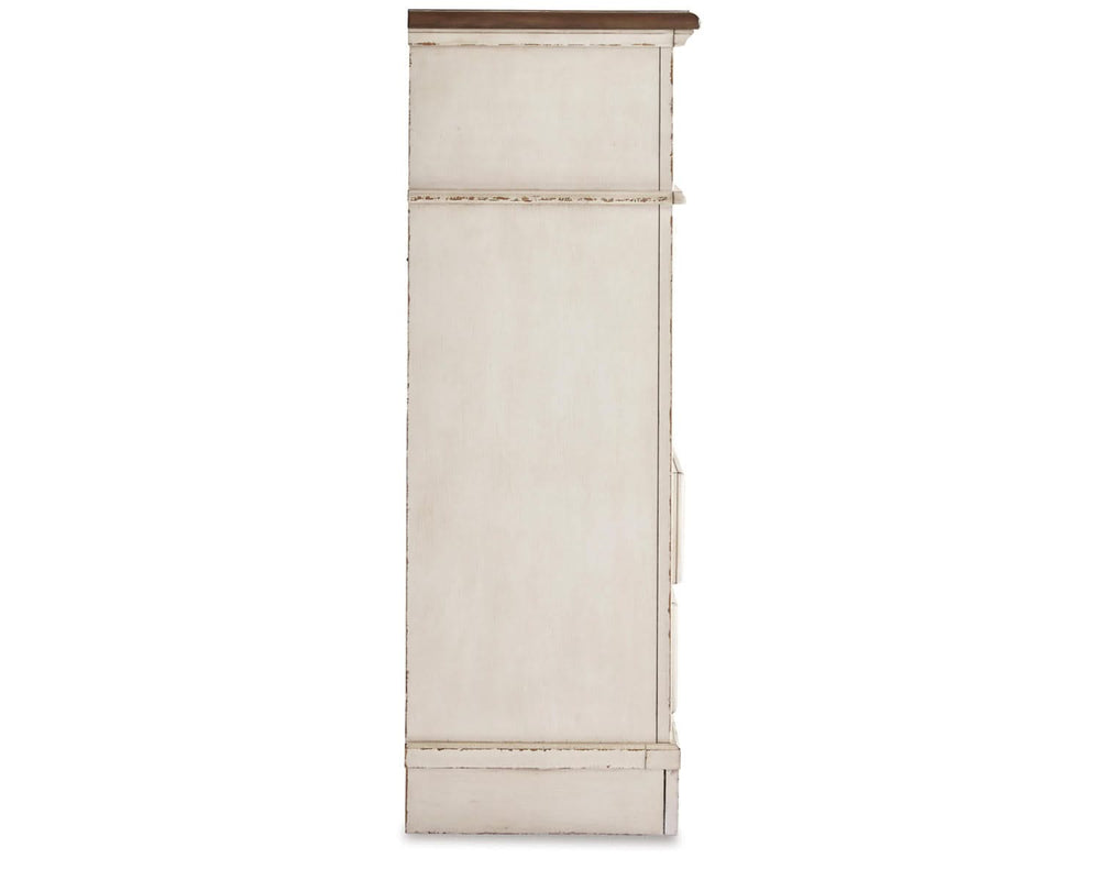 Cama tapizada Realyn King con paneles, tocador, espejo, cómoda y dos mesitas de noche