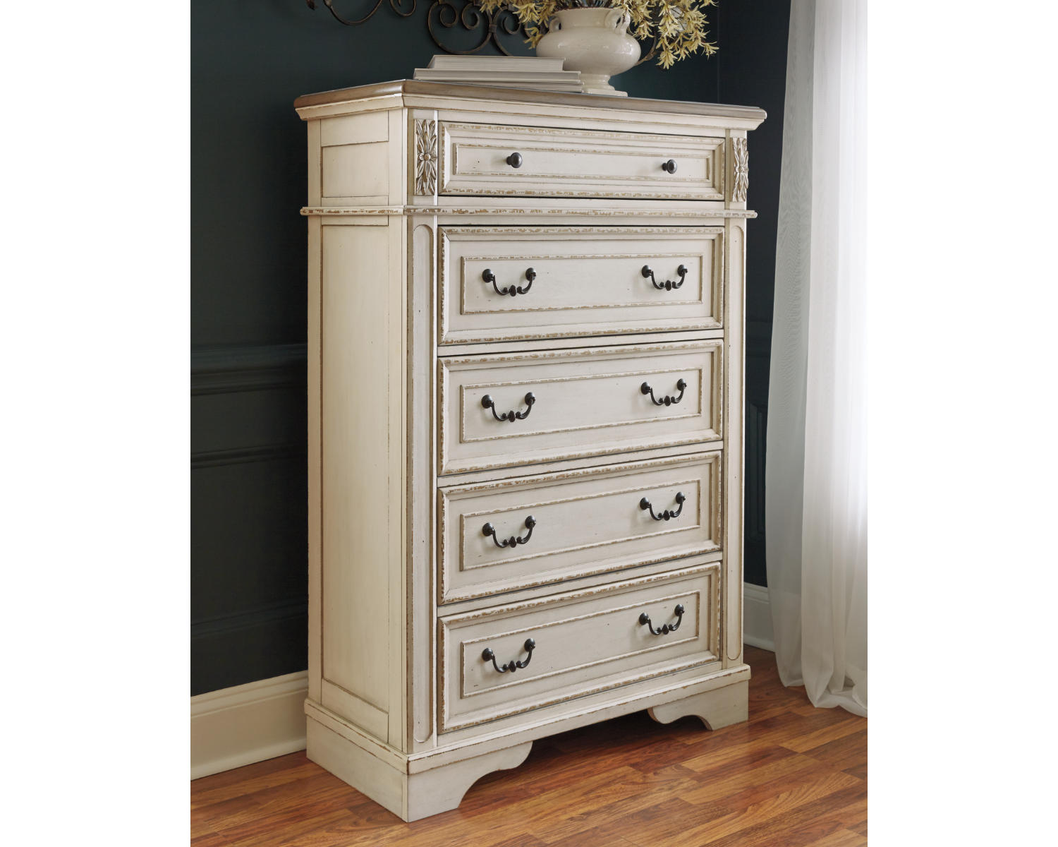 Realyn Queen Panel Bed, Dresser, Mirror and Chest