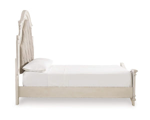 Realyn Queen Panel Bed, Dresser, Chest and 2 Nightstands