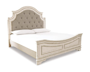 Cama tapizada Realyn King con paneles, tocador, espejo, cómoda y dos mesitas de noche