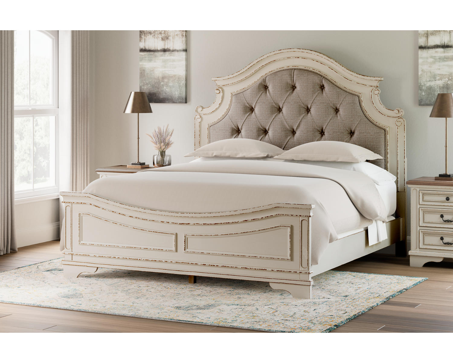 Realyn King Panel Bed, Dresser and 2 Nightstands
