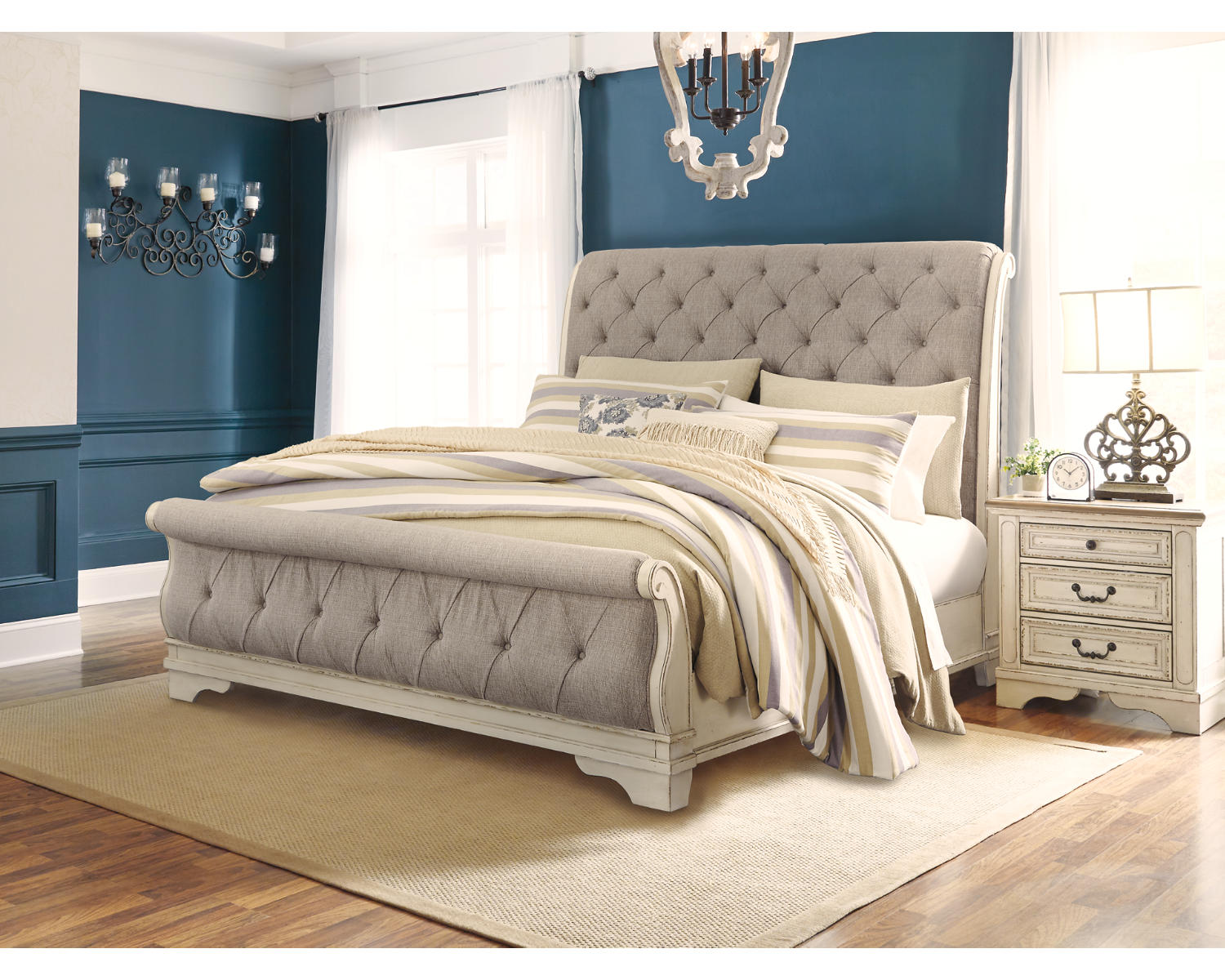 Realyn California King Sleigh Bed