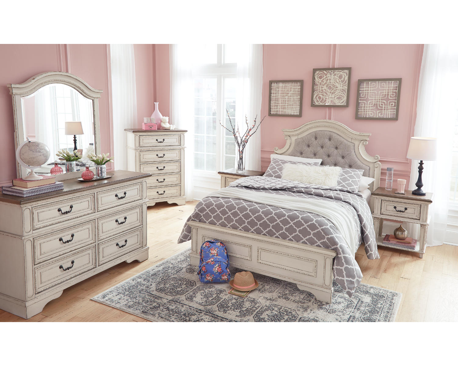 Realyn Full Panel Bed