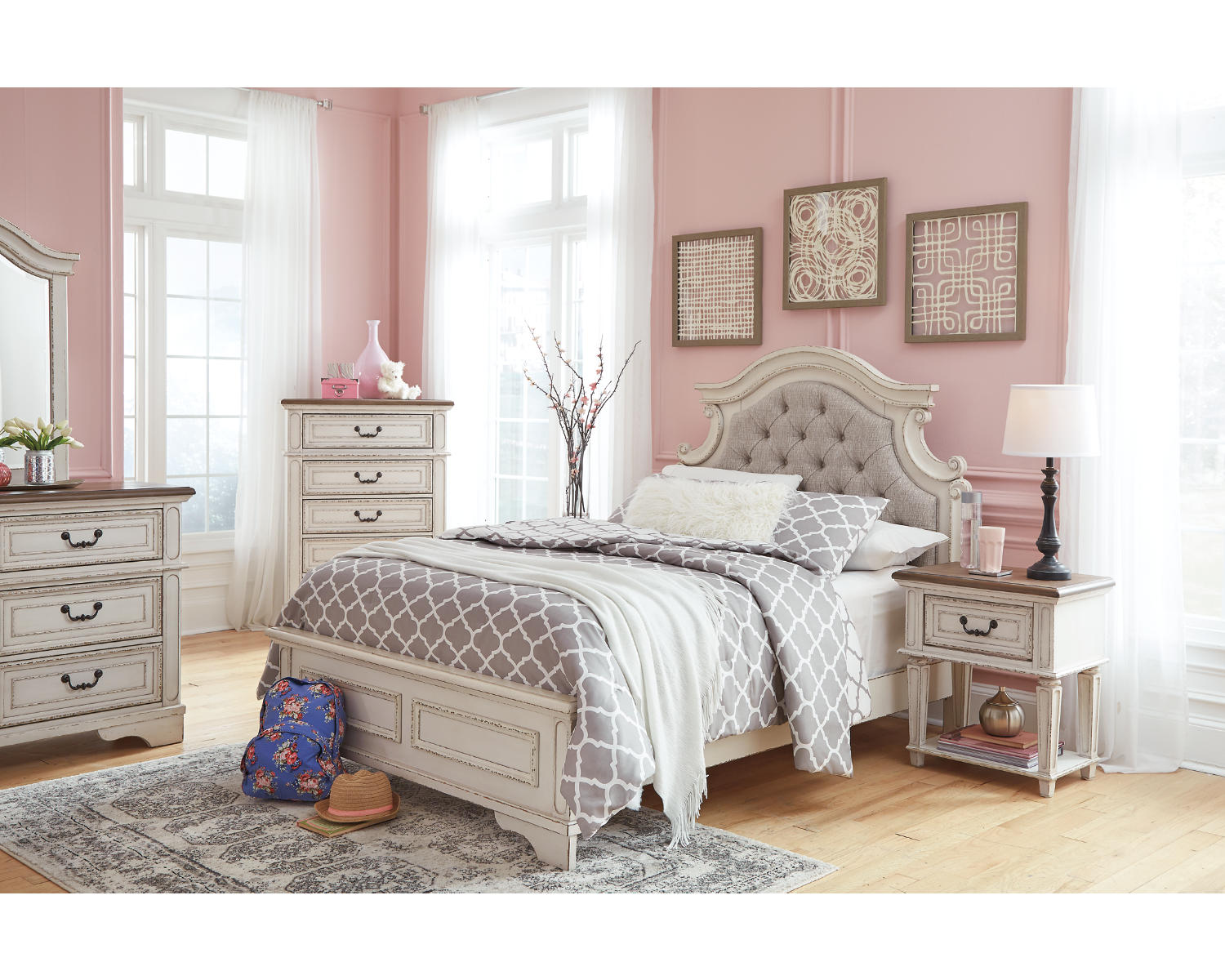Realyn Full Panel Bed