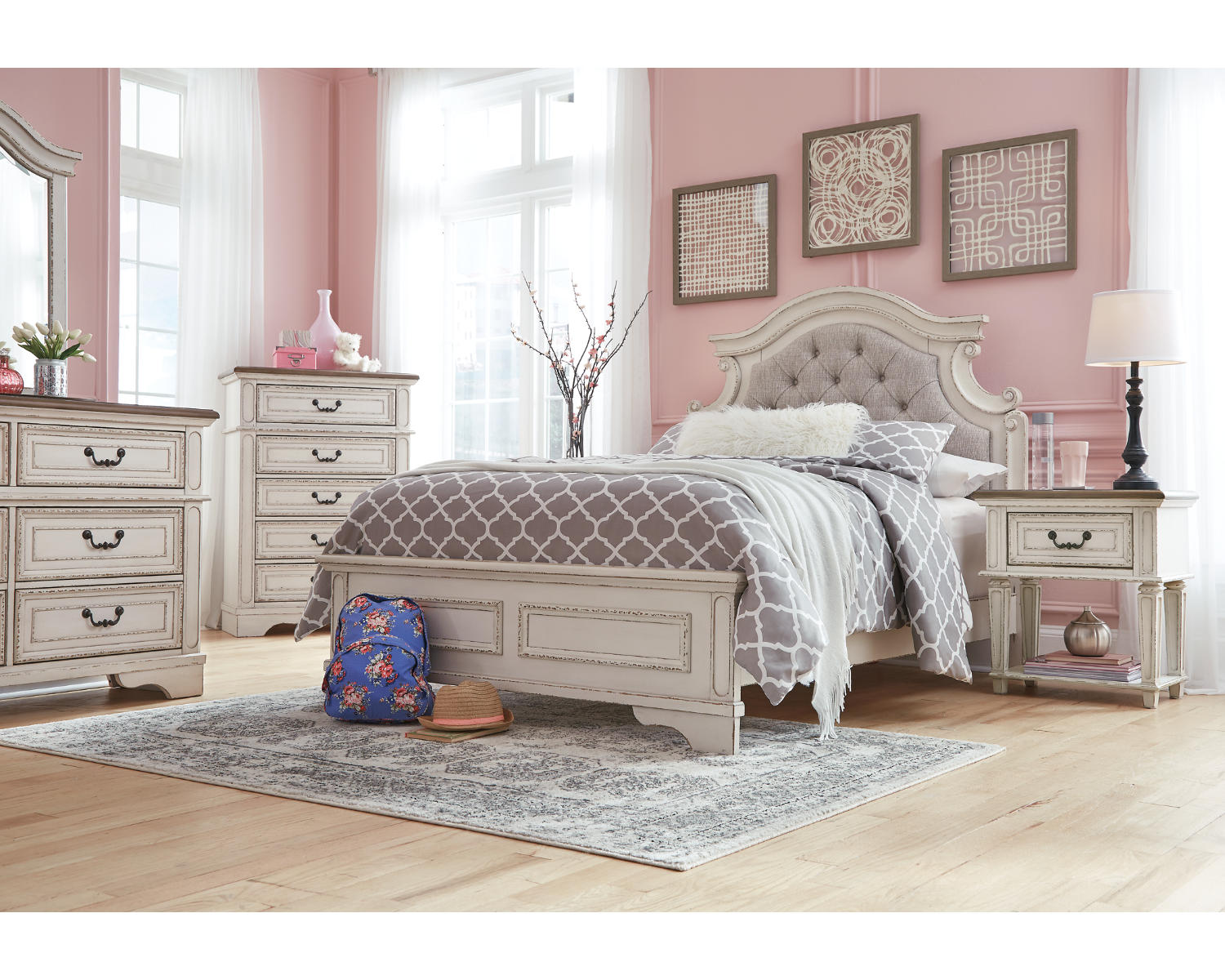 Realyn Full Panel Bed
