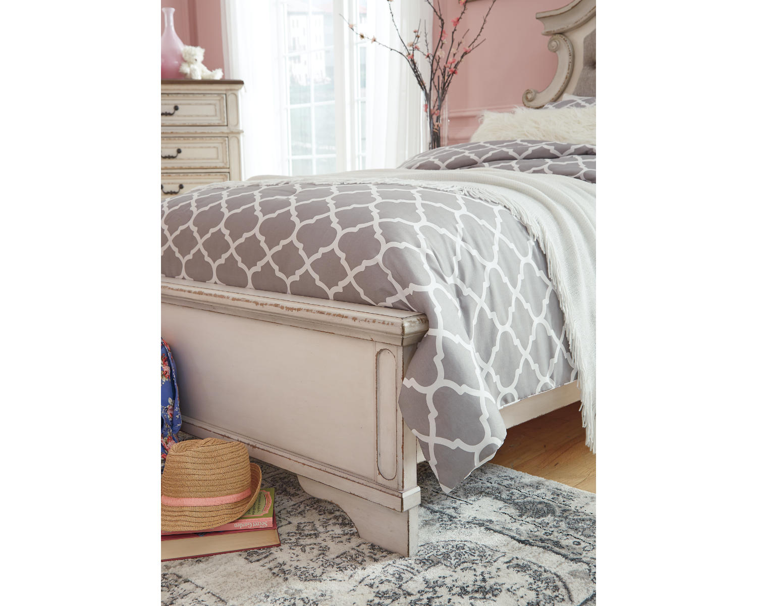 Realyn Twin Panel Bed