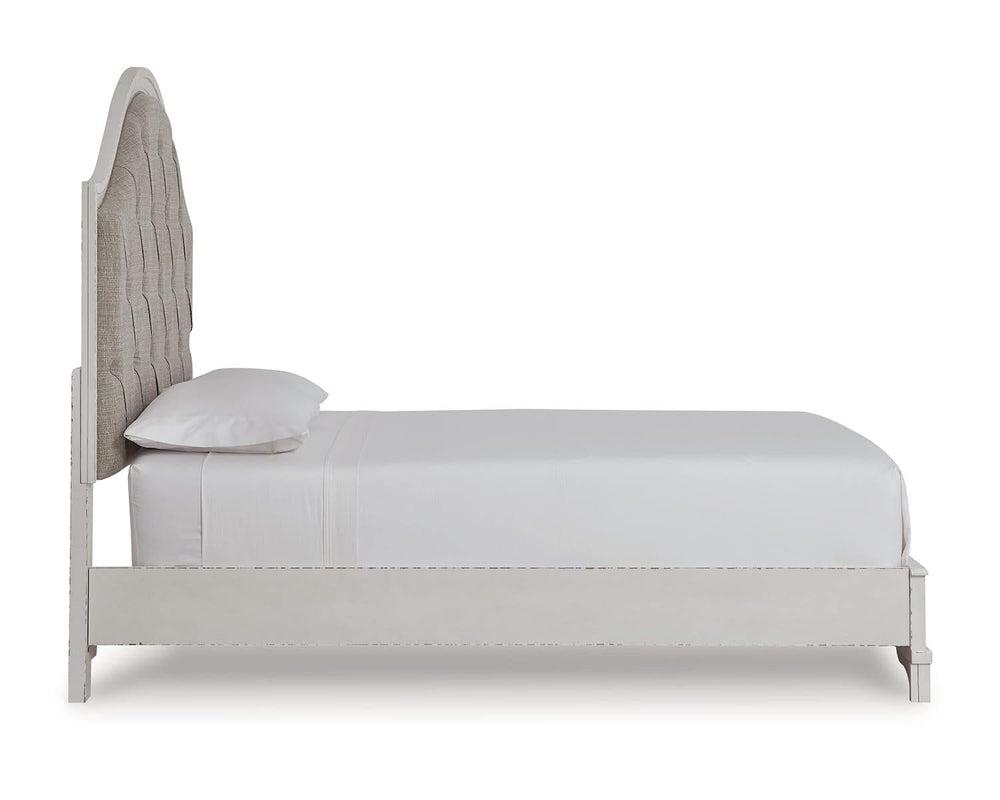 Cama Queen con paneles tapizados Blendon