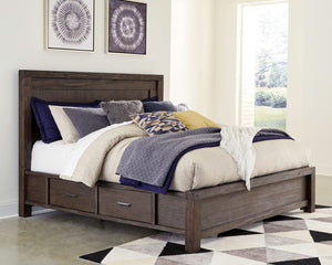 Cama Dellbeck King con 4 cajones de almacenamiento
