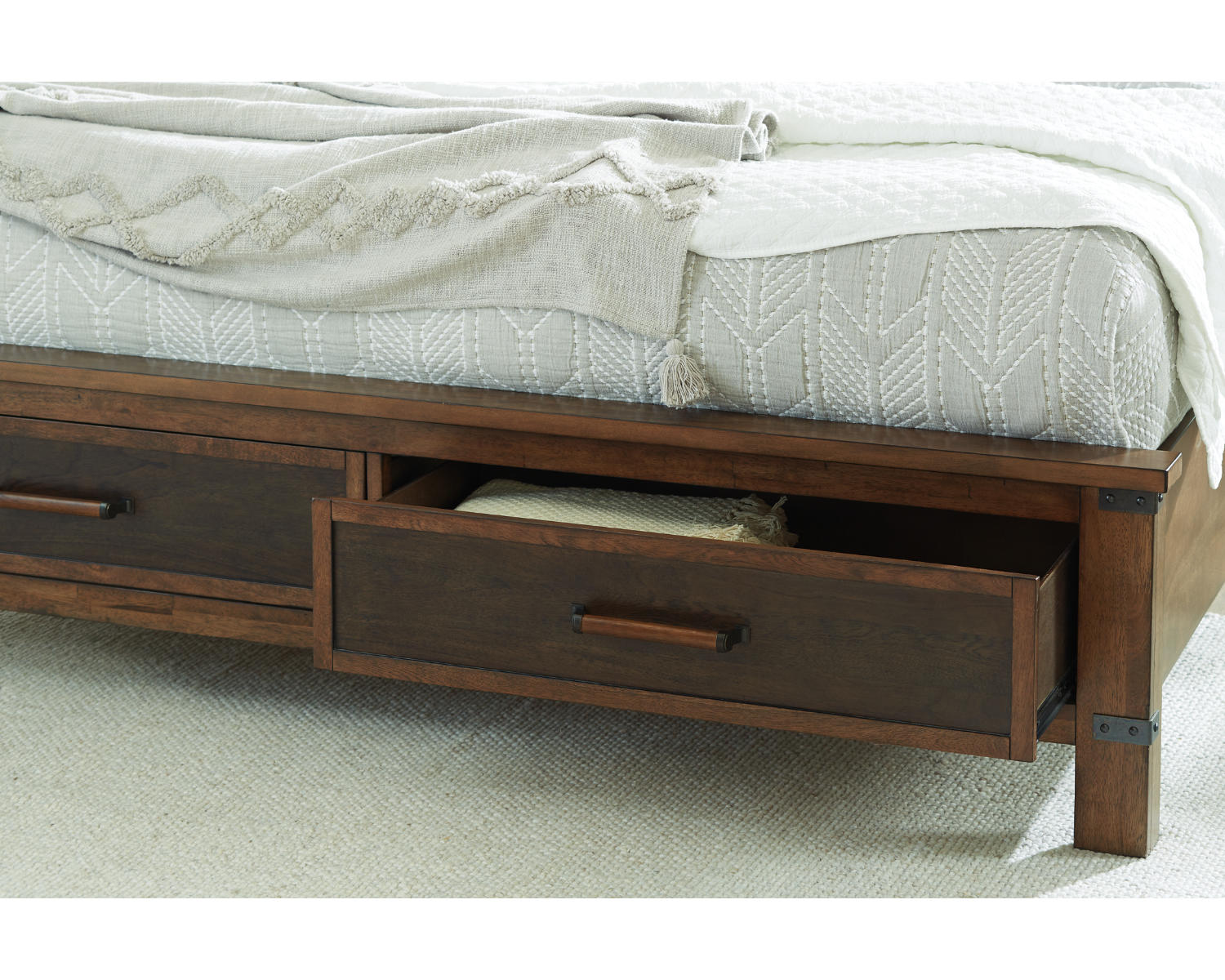 Wyattfield King Panel Bed with Storage