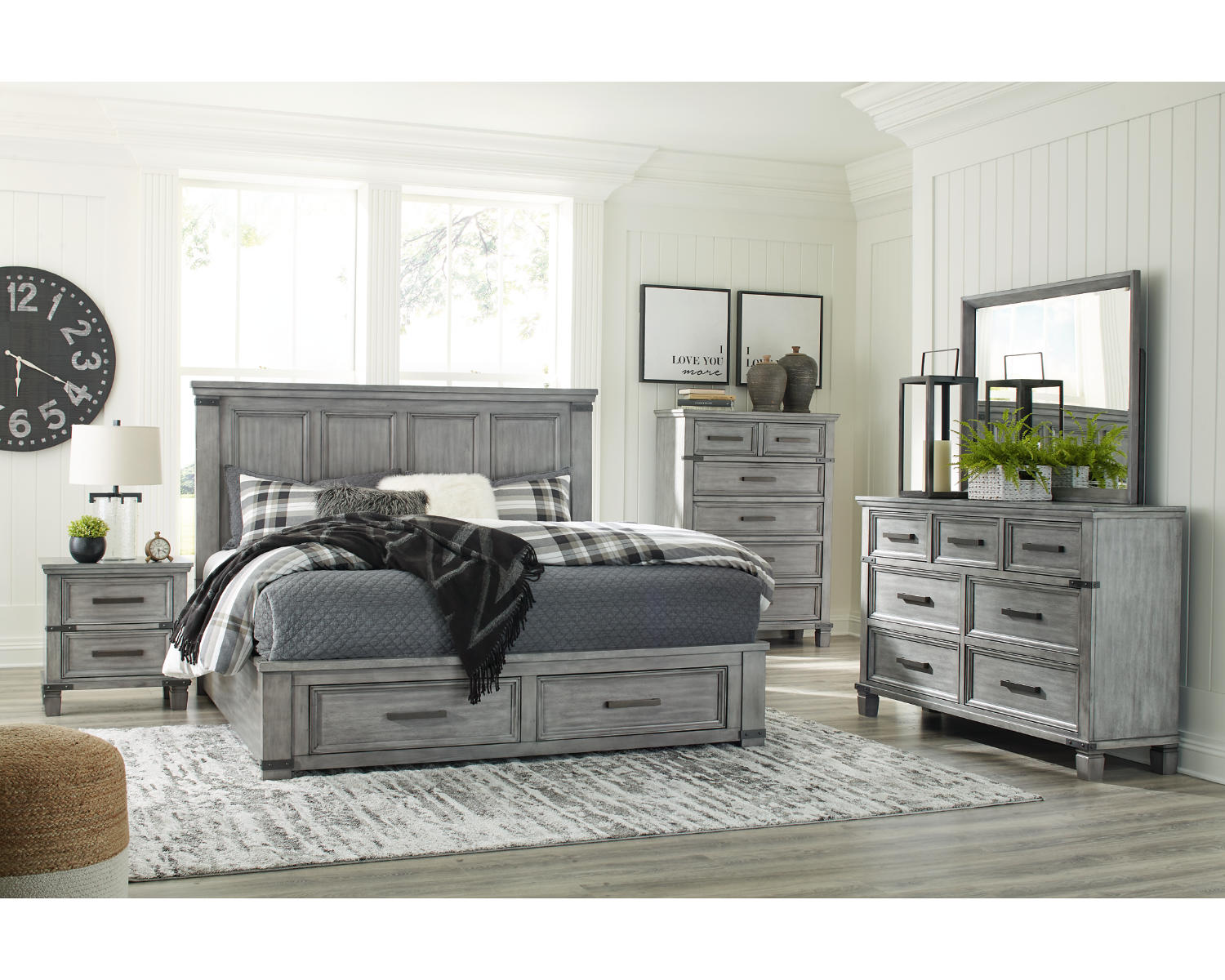Russelyn California King Panel Bed, Dresser, Mirror, Chest and 2 Nightstands