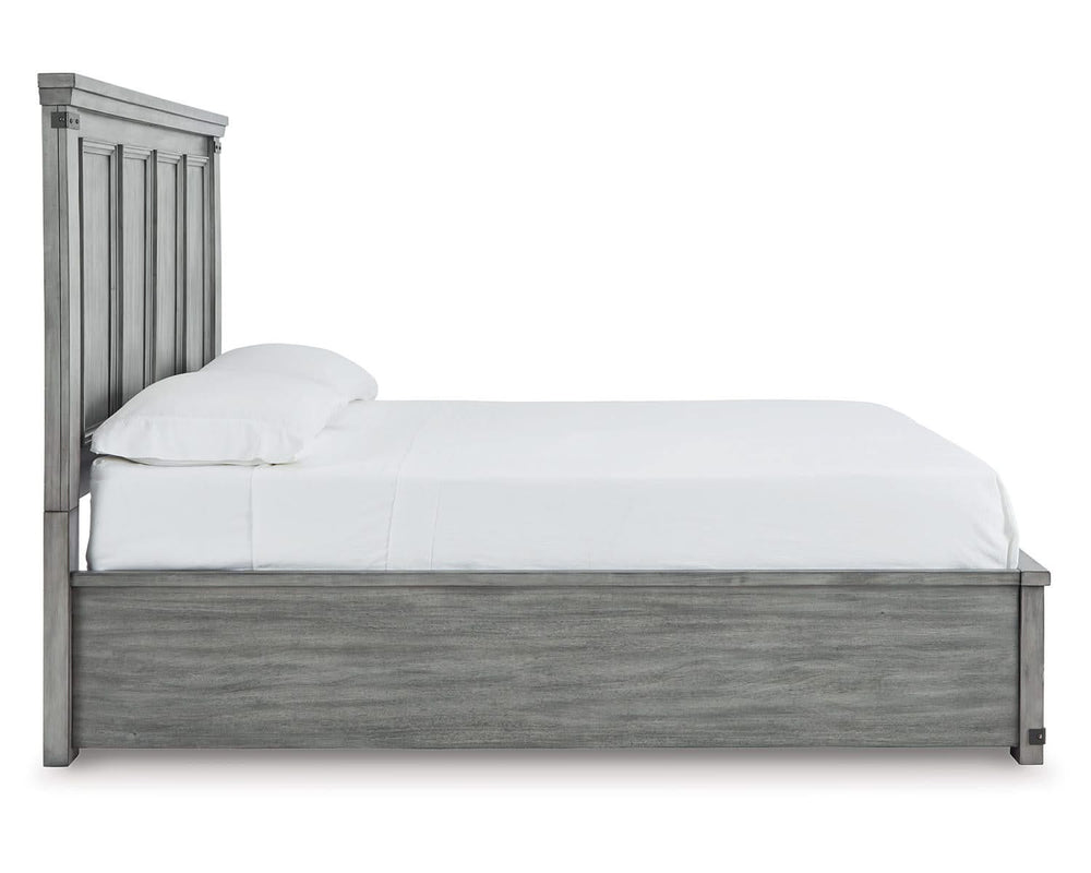 Cama King Russelyn con almacenamiento, tocador, espejo y dos mesitas de noche