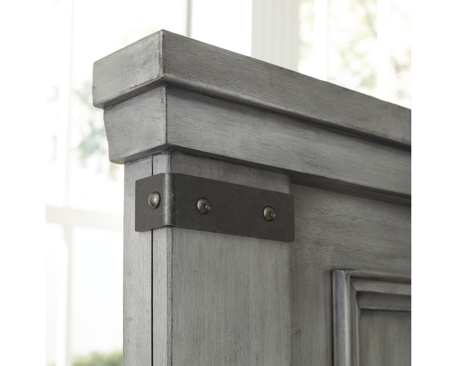 Russelyn California King Storage Bed