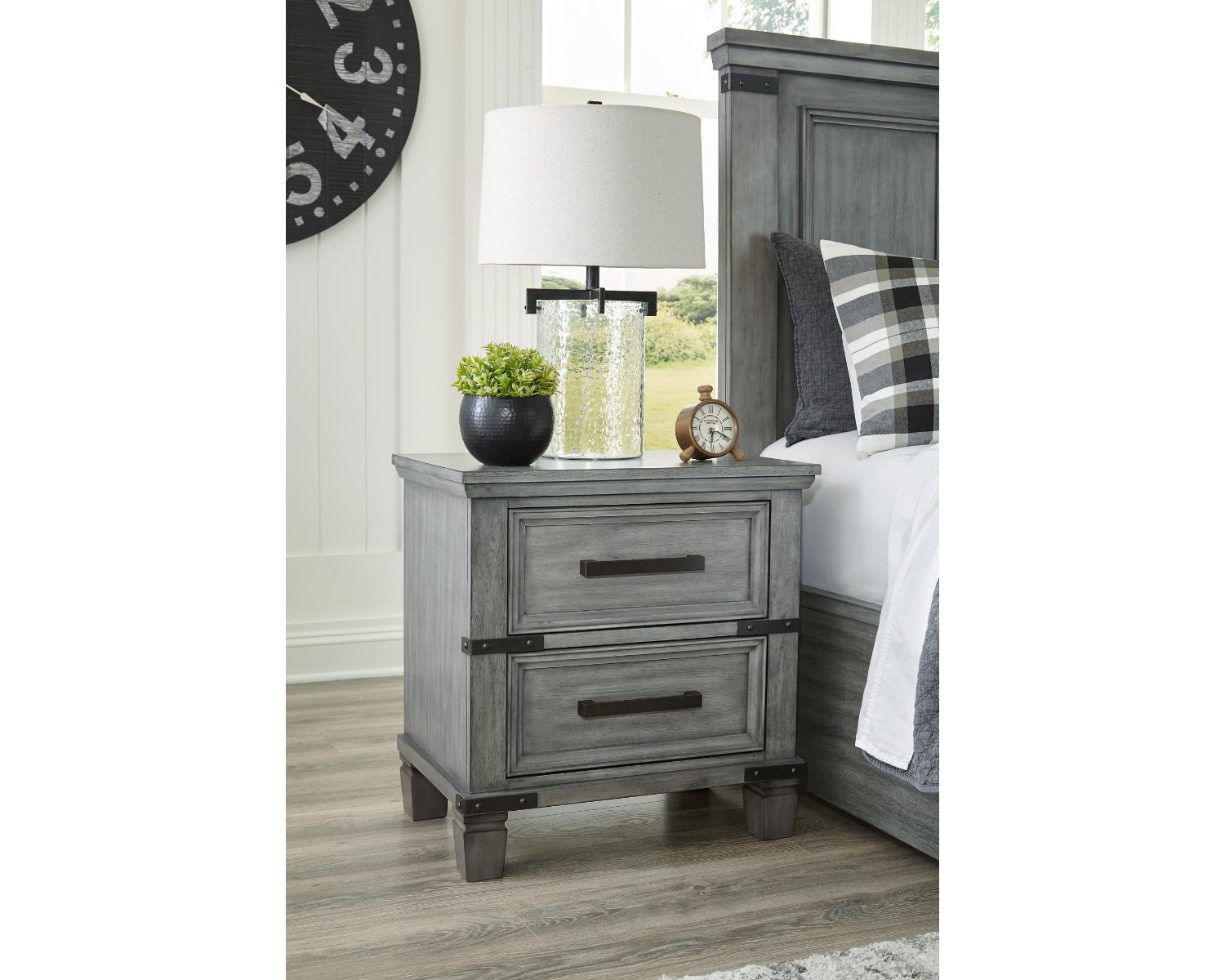 Russelyn California King Panel Bed, Dresser, Mirror, Chest and 2 Nightstands