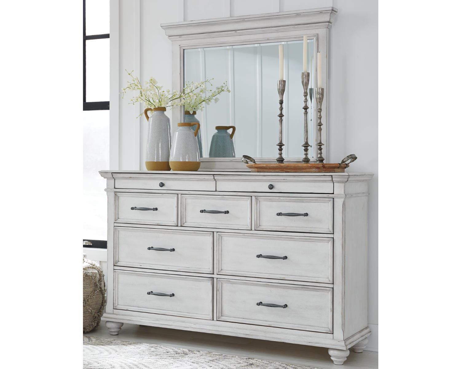 Kanwyn Queen Bed with Mirrored Dresser