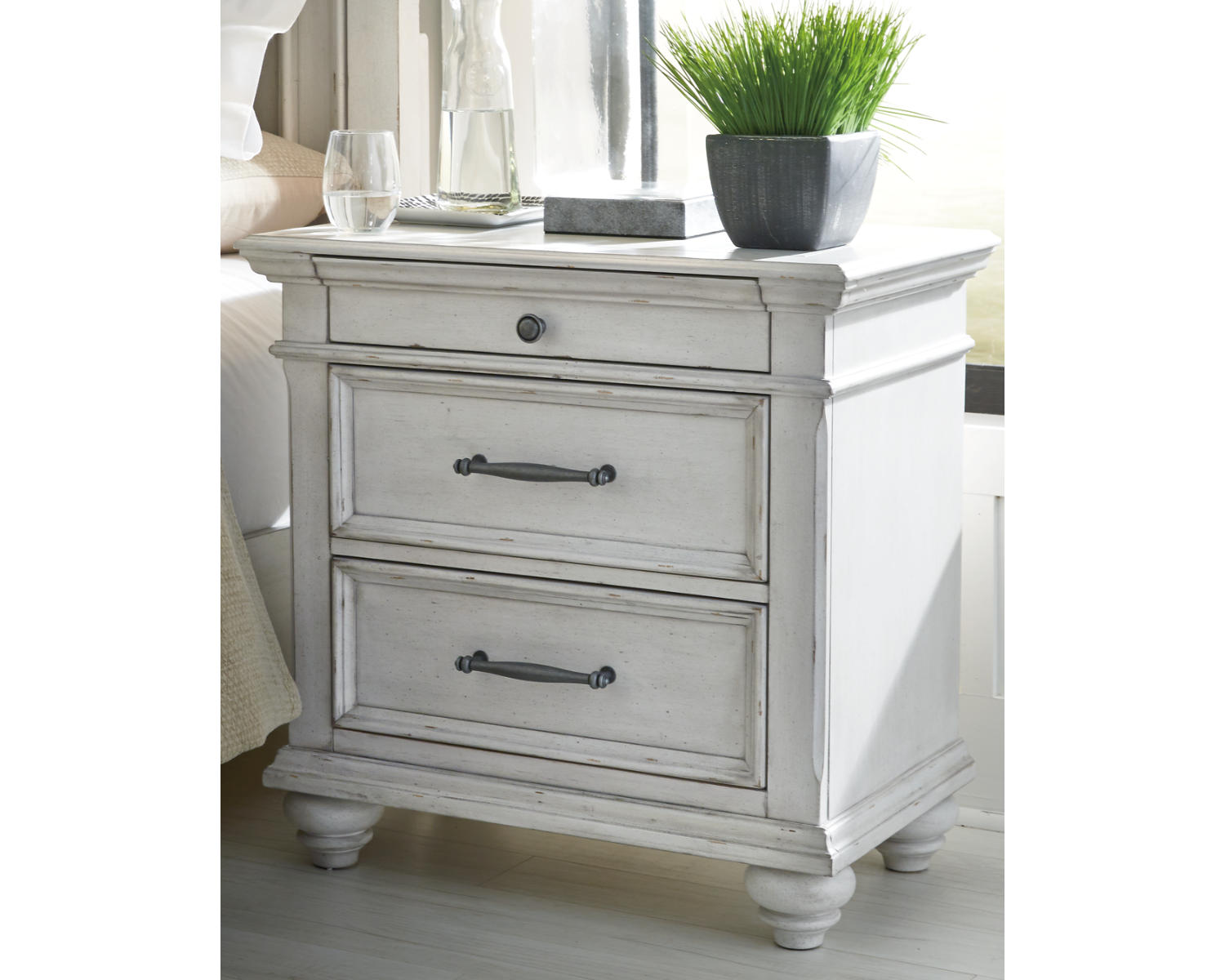 Kanwyn King Panel Bed, Dresser, Mirror and 2 Nightstands