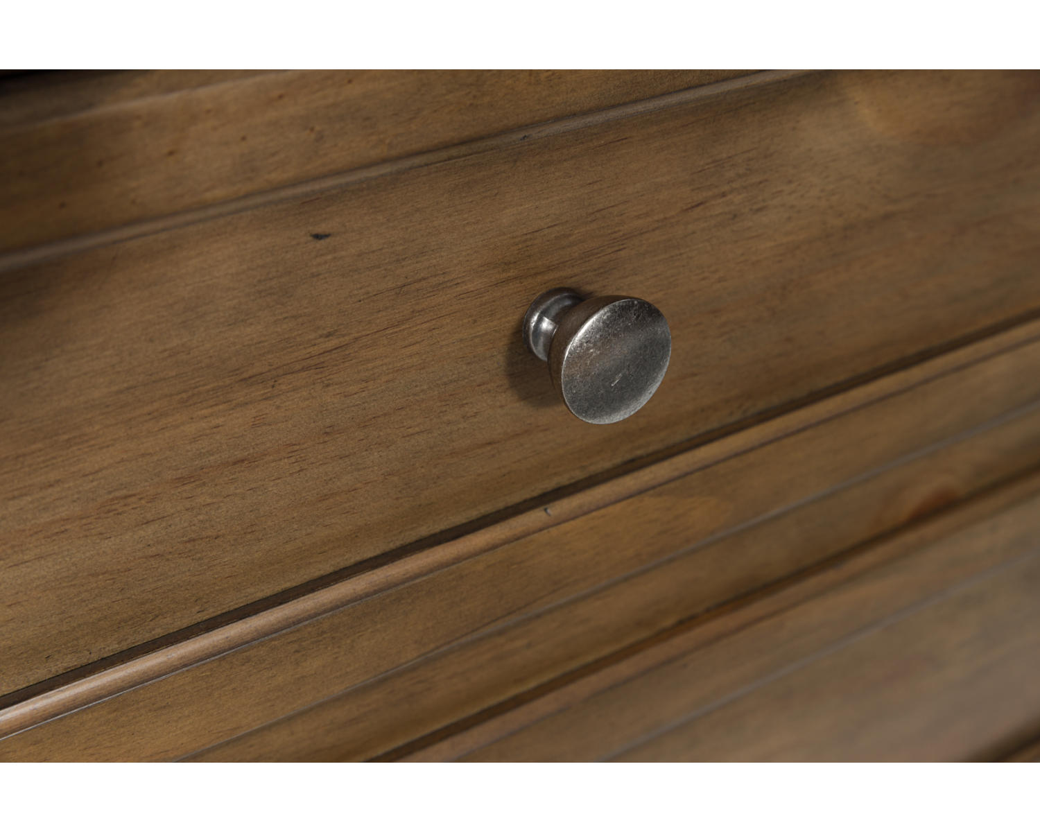 Feddinger Nightstand