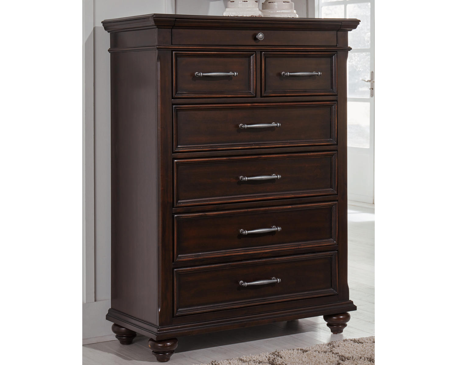 Brynhurst Chest of Drawers