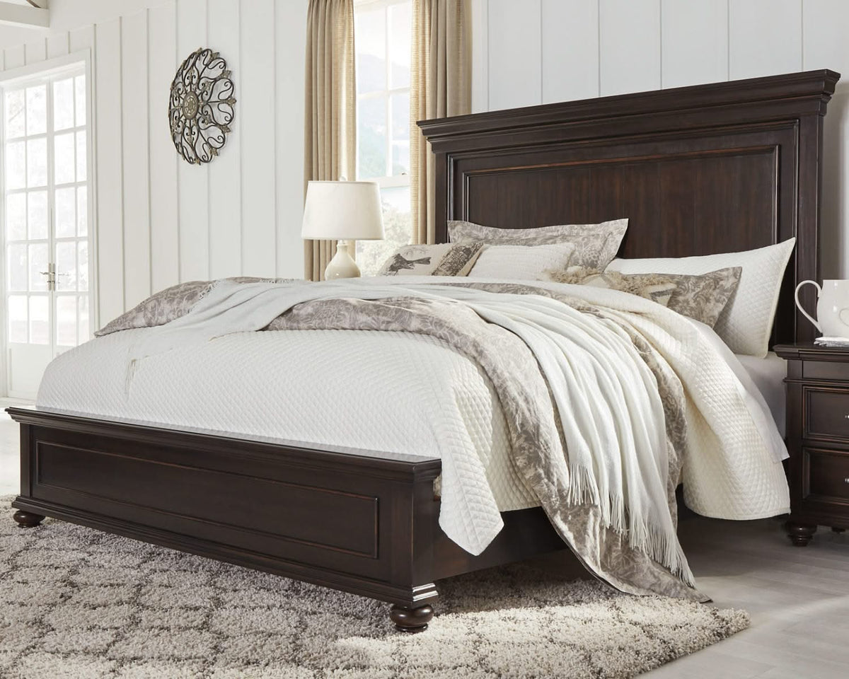 Cama Queen con paneles Brynhurst