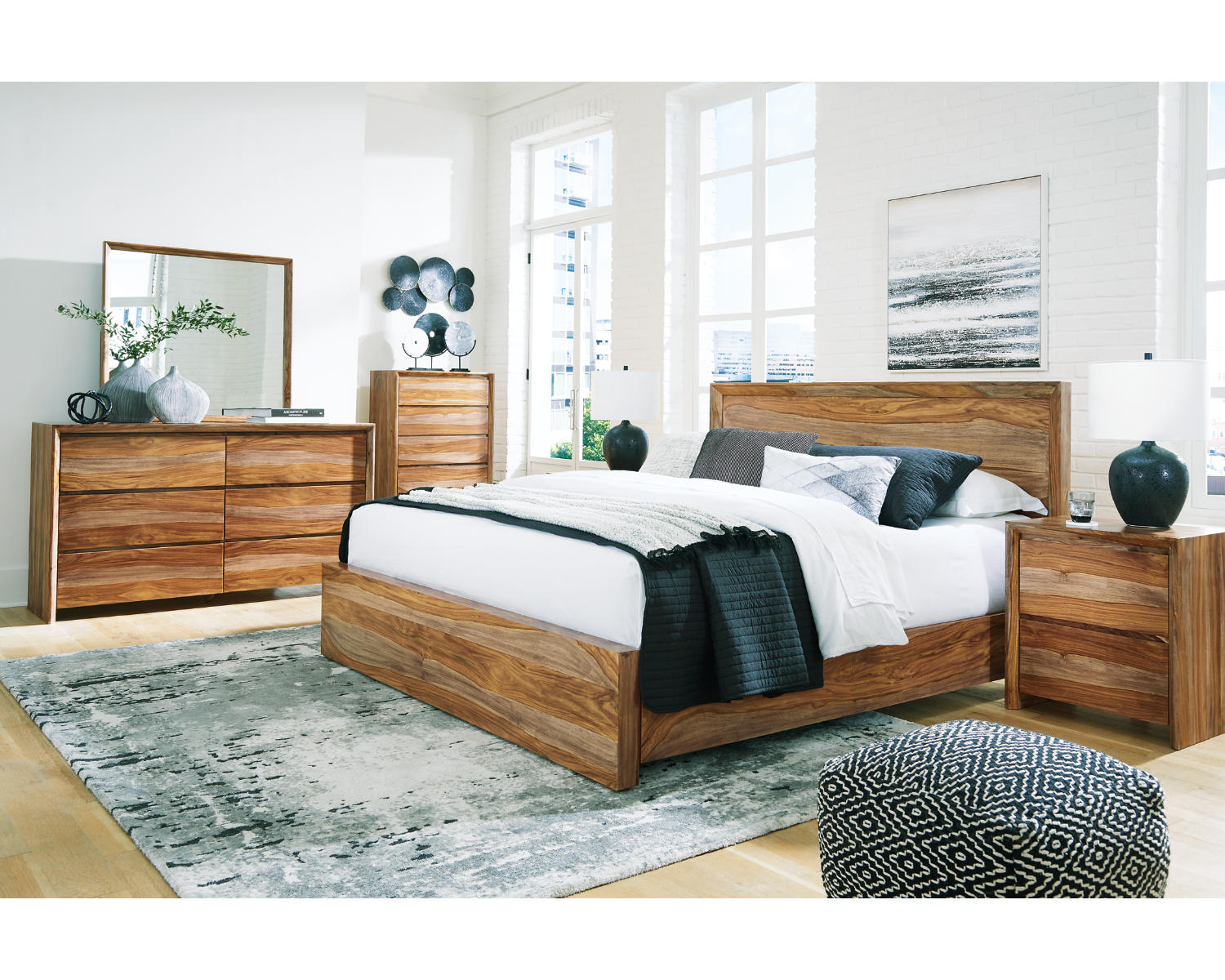 Dressonni California King Panel Bed, Dresser and Mirror