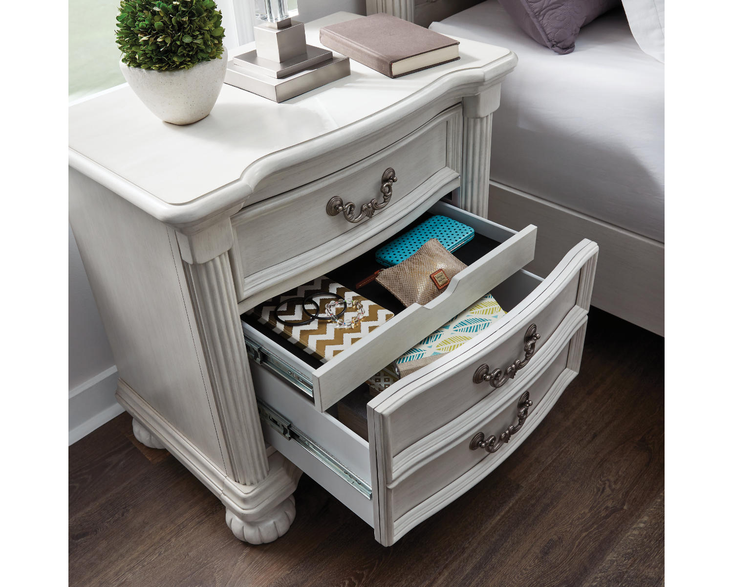 Montelaine Nightstand