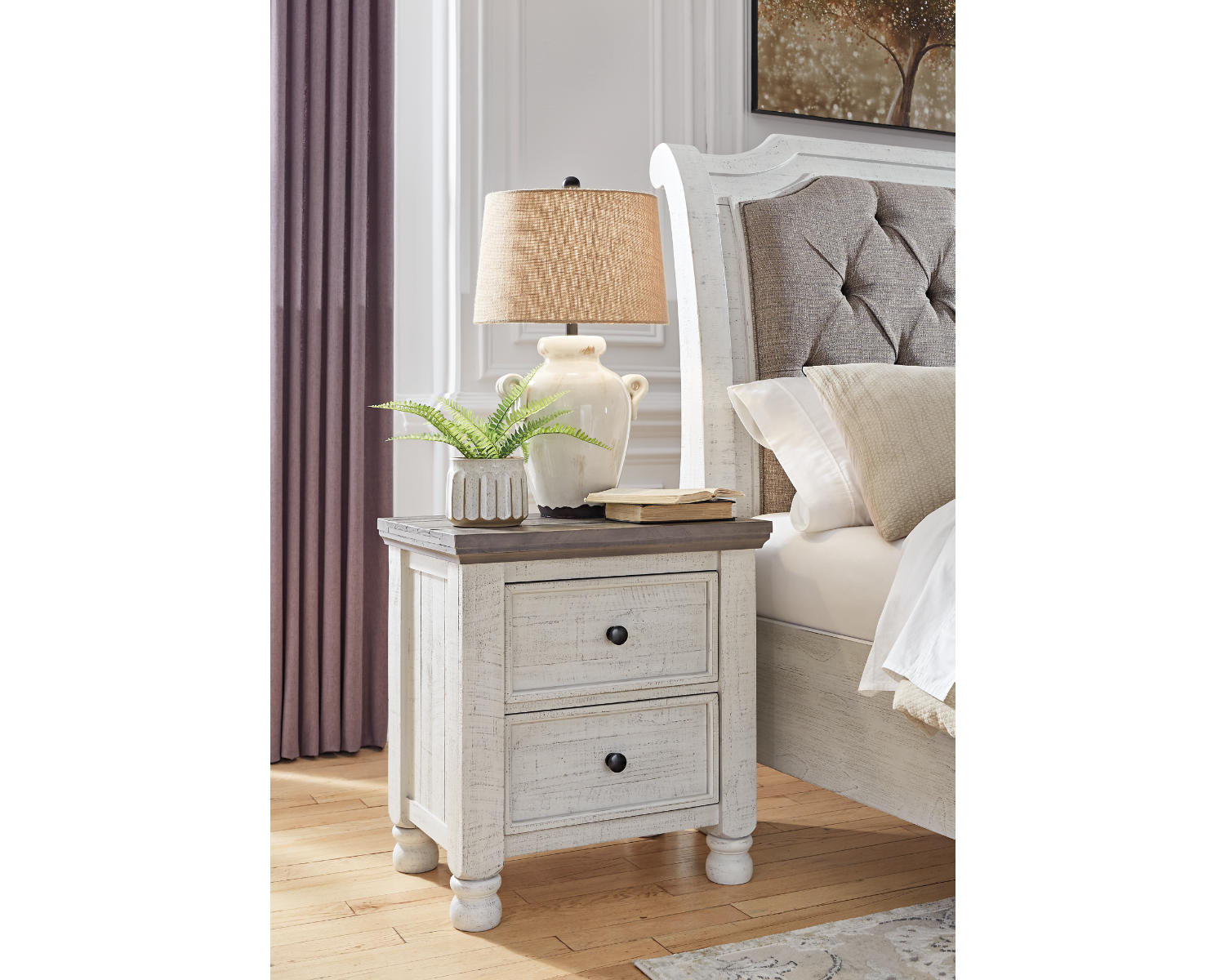 Havalance Nightstand