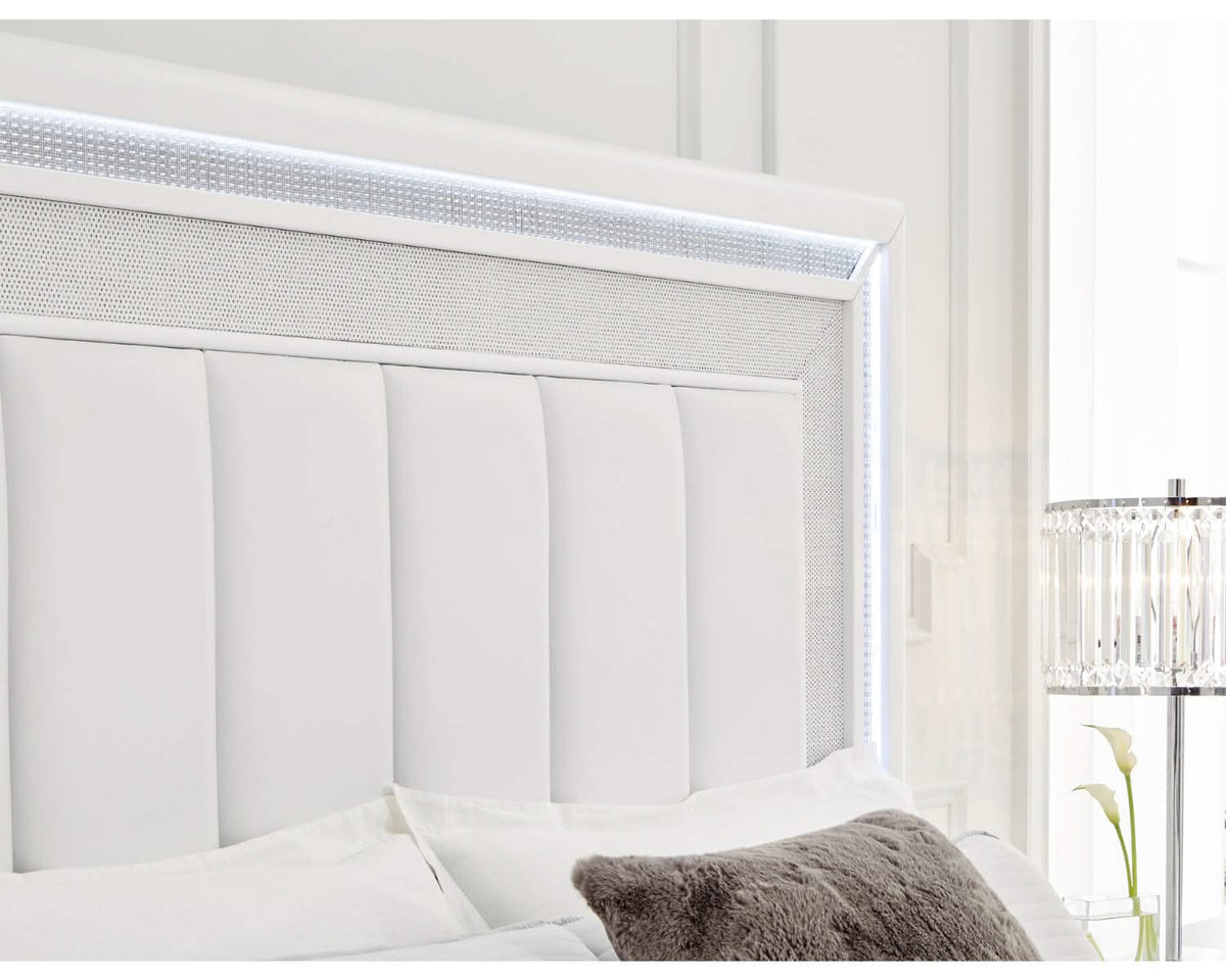 Cama tapizada Chalanna California King con almacenaje
