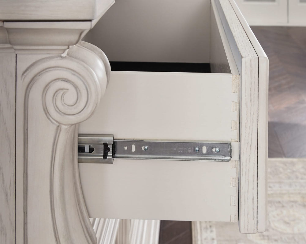 Bruchandi Dresser