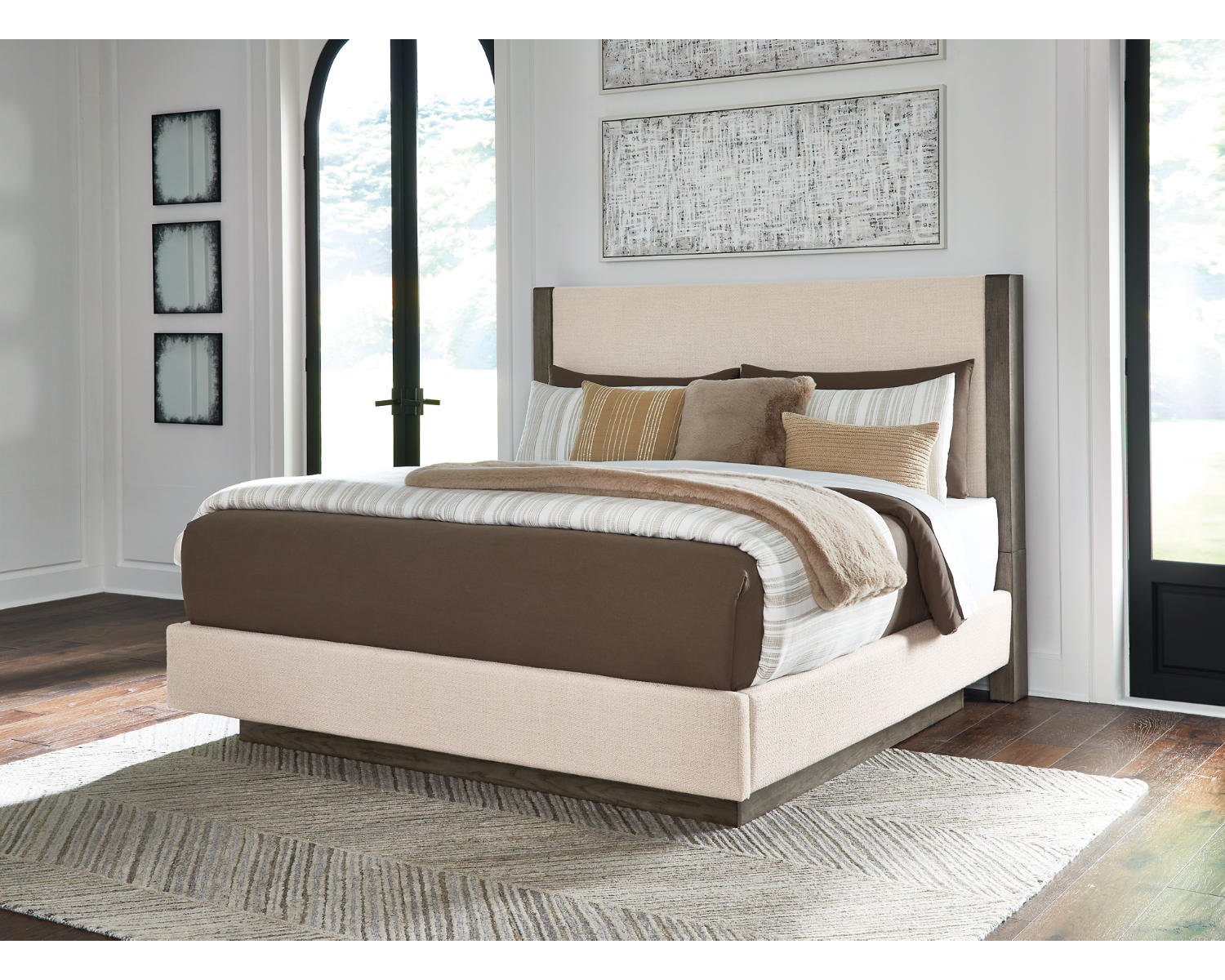 Anibecca King Upholstered Bed