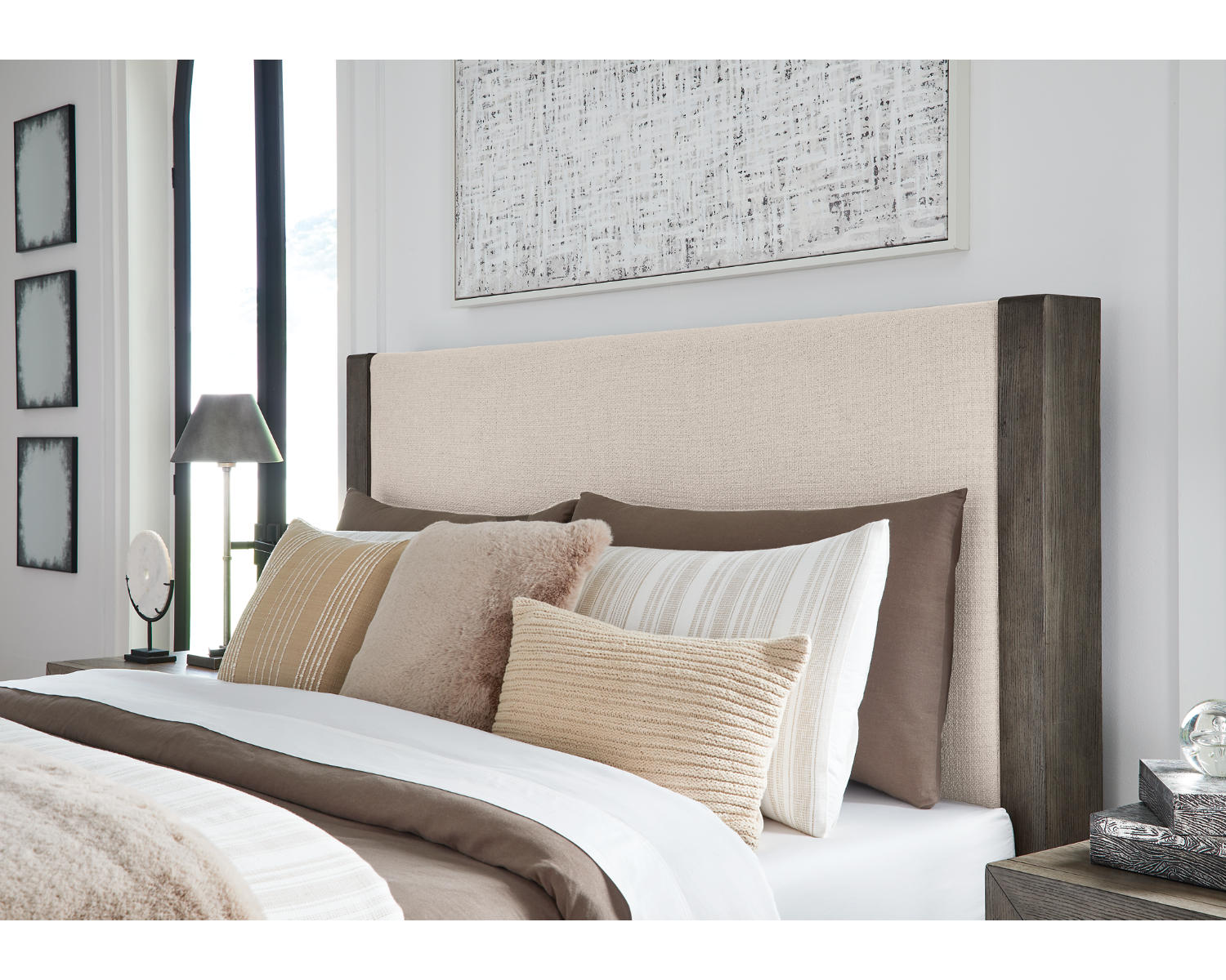 Anibecca King Upholstered Bed