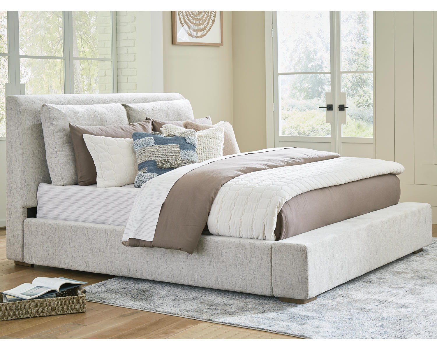 Cabalynn King Upholstered Bed