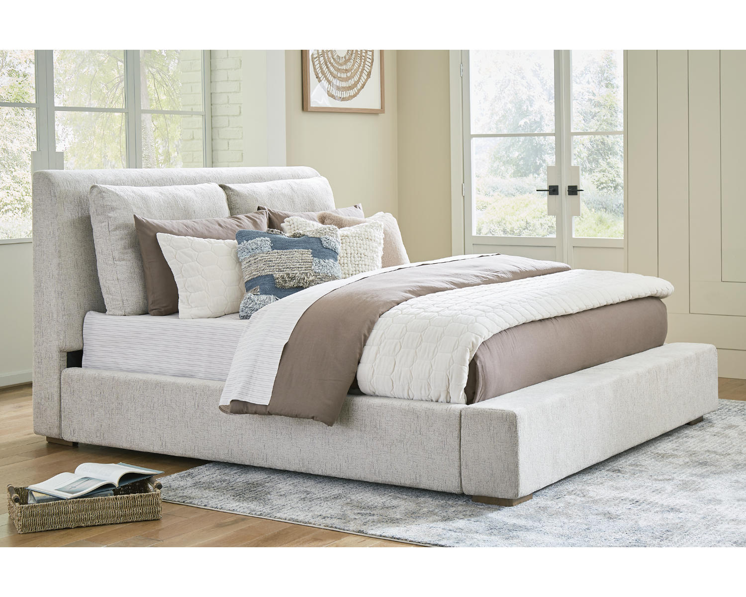 Cabalynn Queen Upholstered Bed