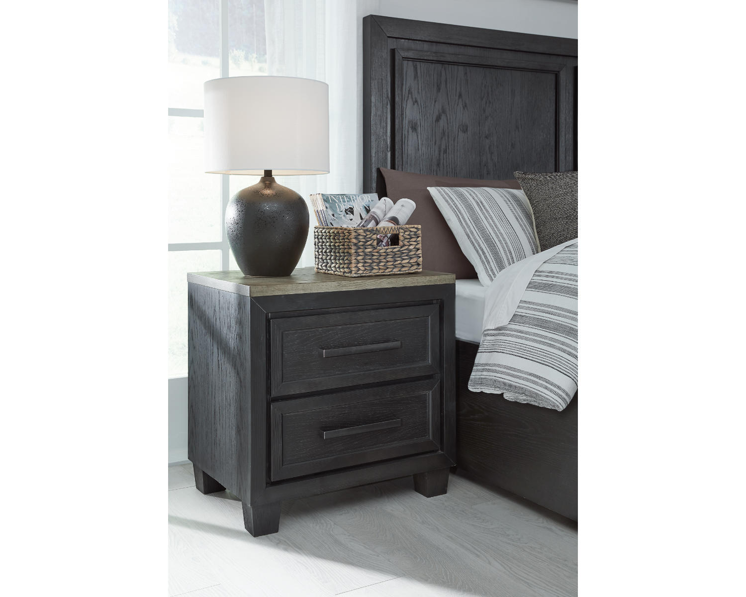 Foyland Nightstand