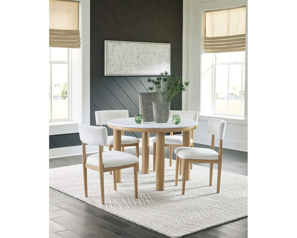Mesa de comedor Sawdyn y 4 sillas