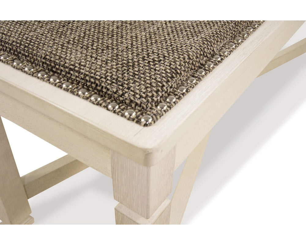 Mesa de comedor Bolanburg con 4 sillas y banco