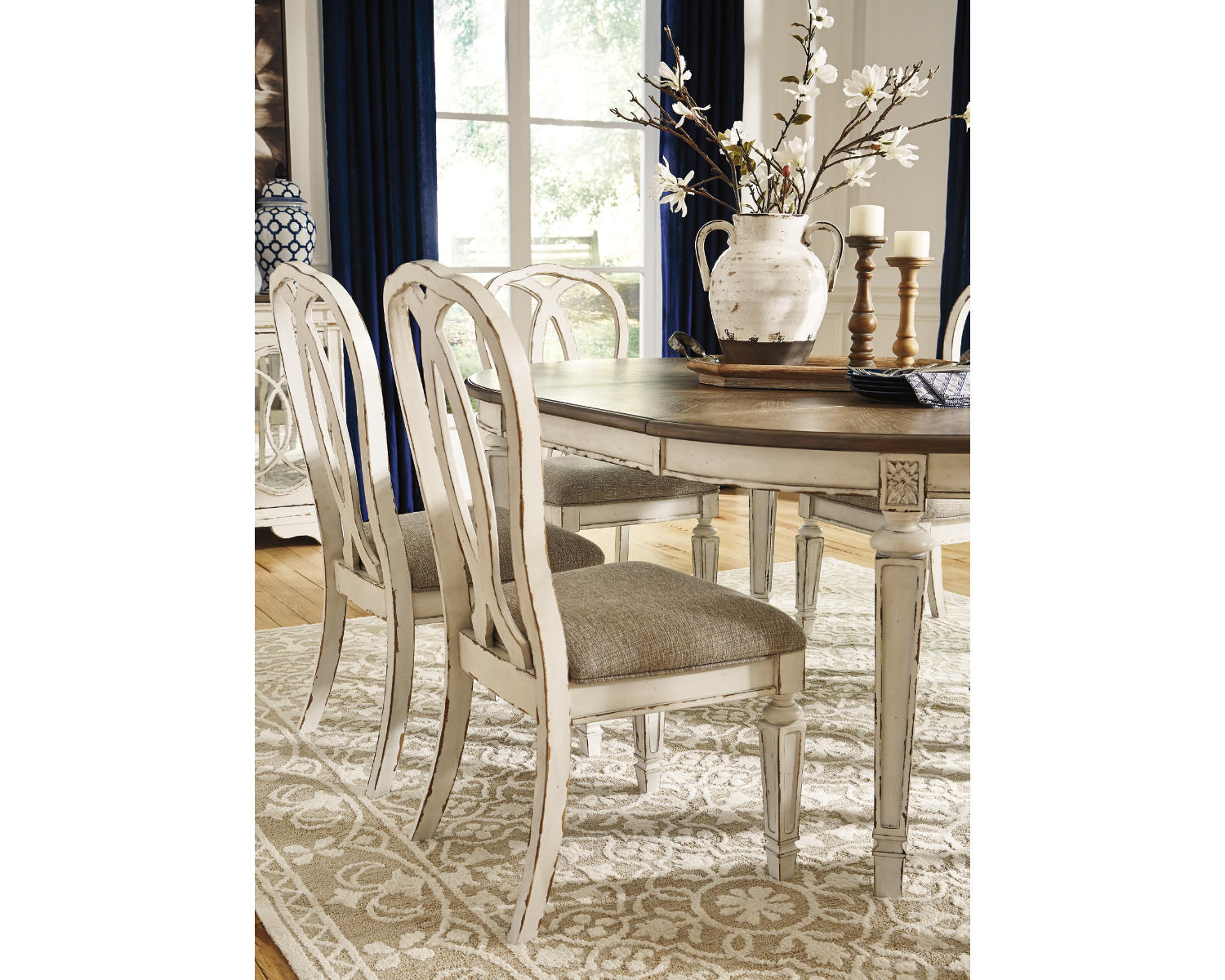 Realyn Dining Chair (Set of 2)