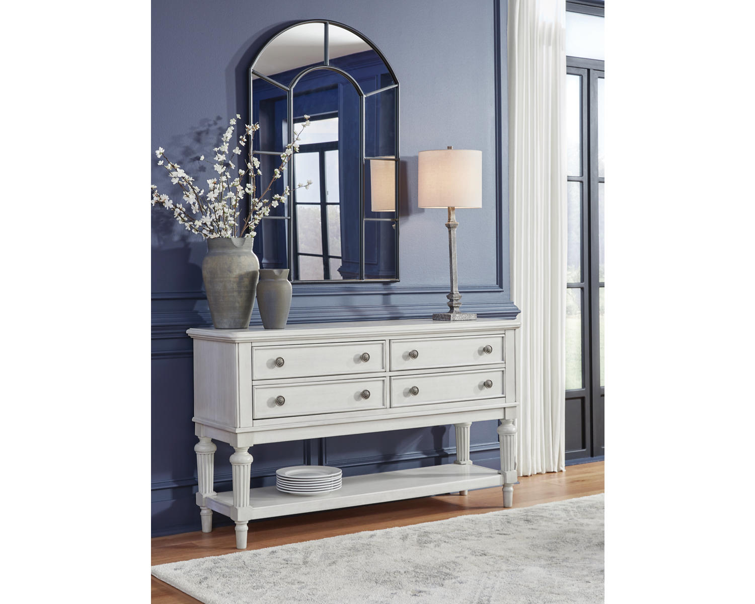 Montelaine Dining Server