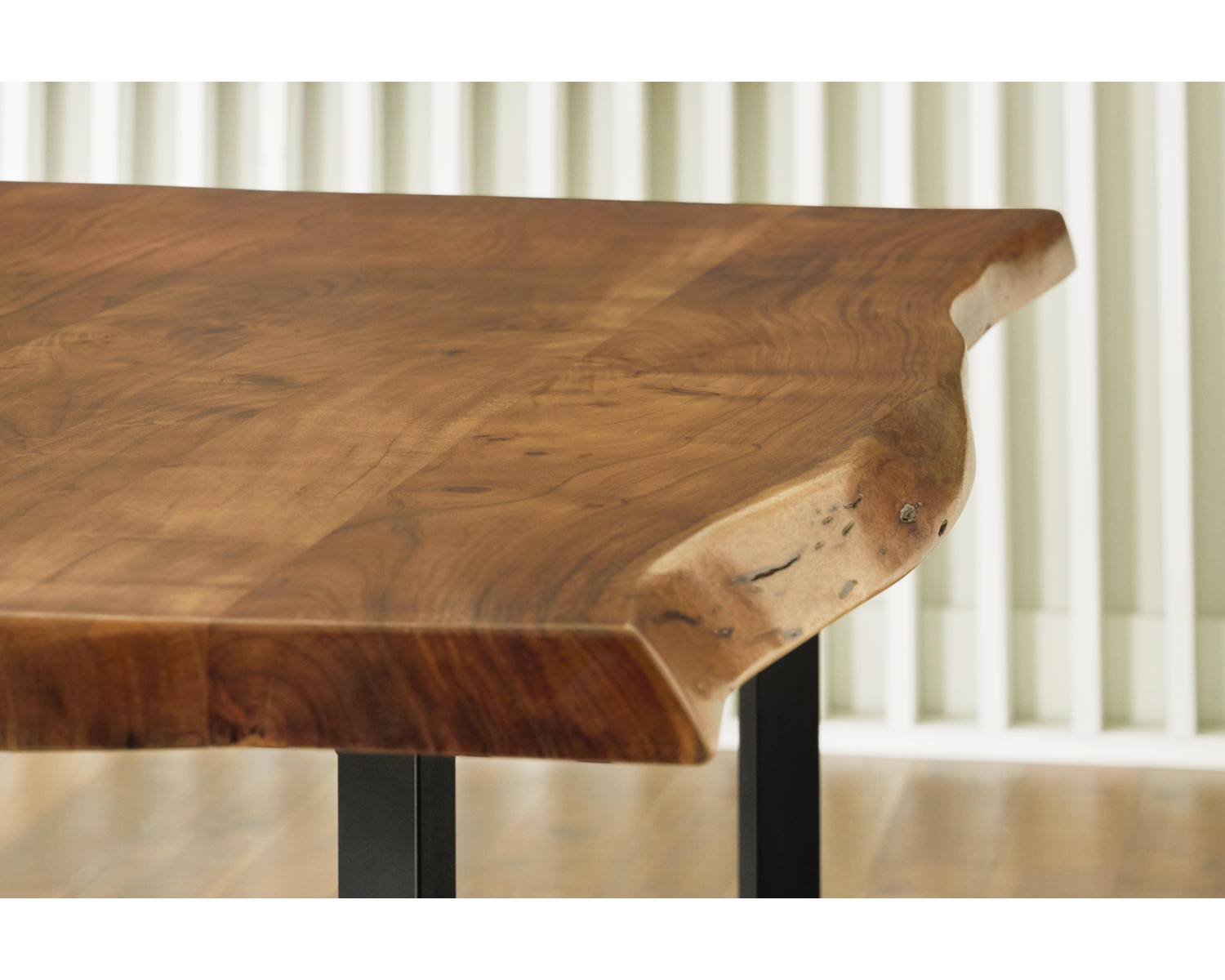 Fortmaine Dining Table