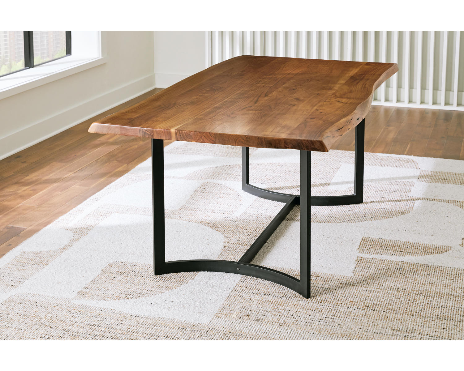 Fortmaine Dining Table