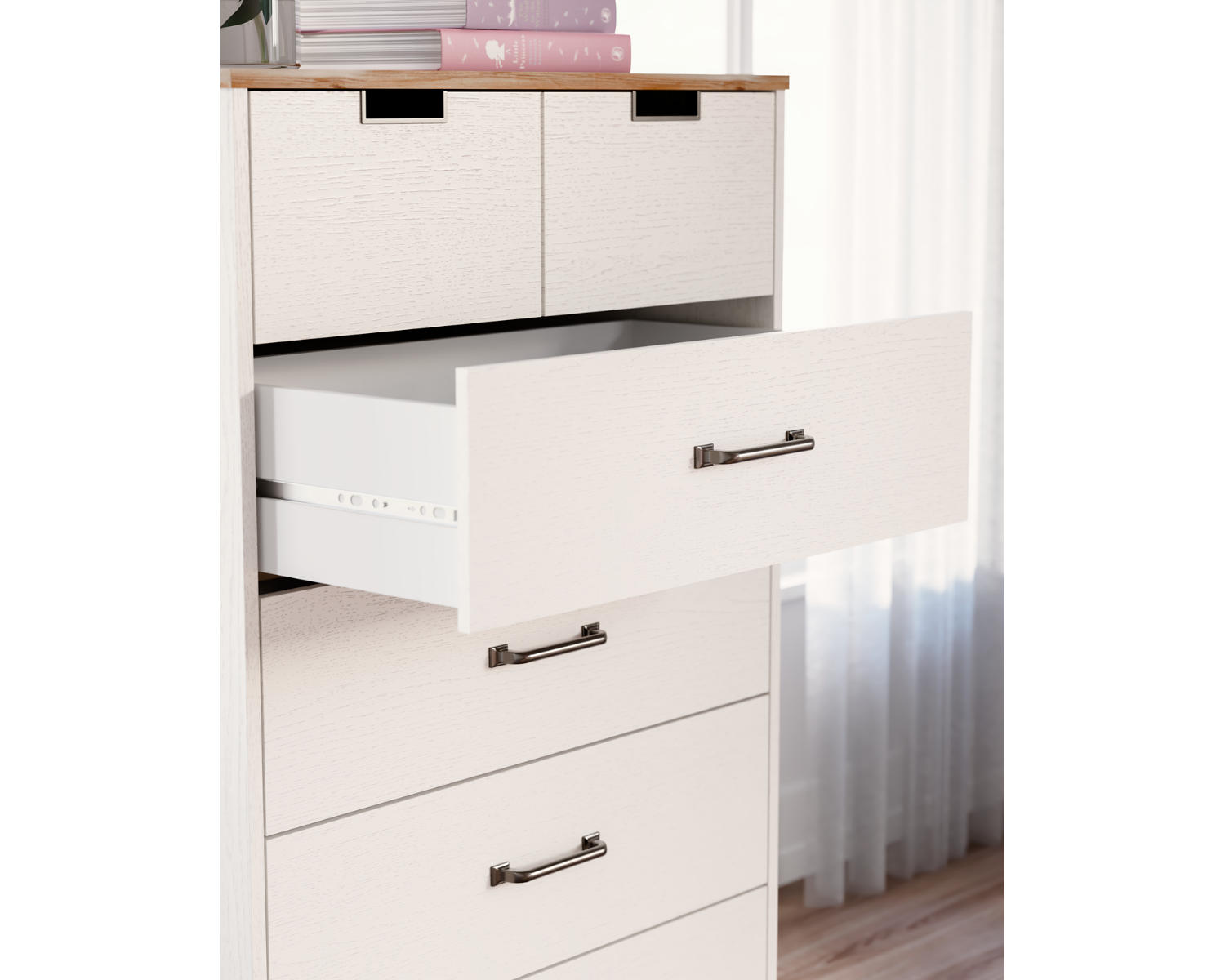 Vaibryn Chest of Drawers