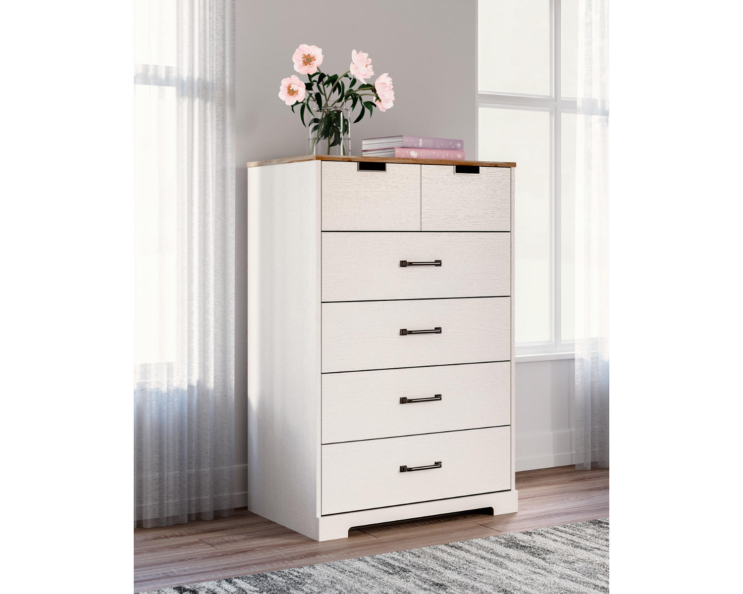 Vaibryn Chest of Drawers