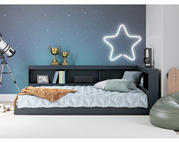 Cama Simmenfort con estantería completa y espacio de almacenamiento