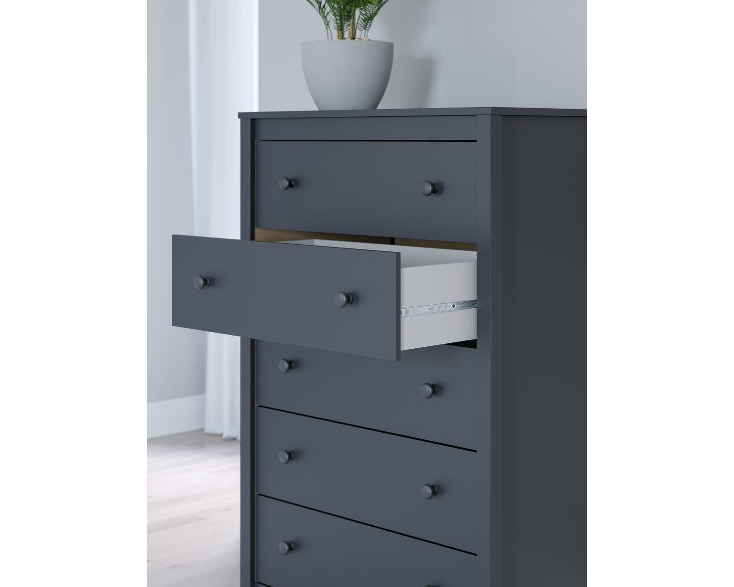 Simmenfort Chest of Drawers