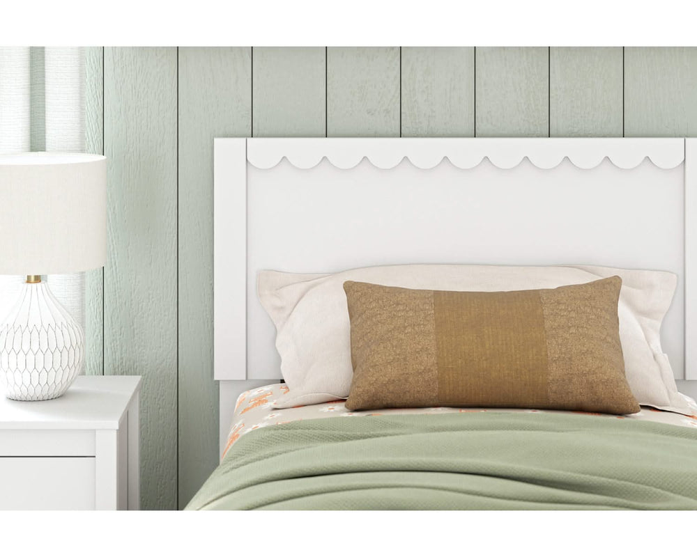 Cama con plataforma y dos paneles Hallityn