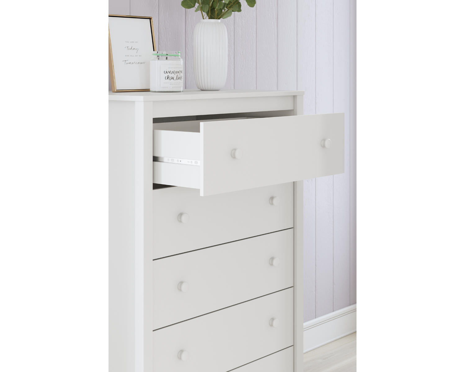 Hallityn Chest of Drawers